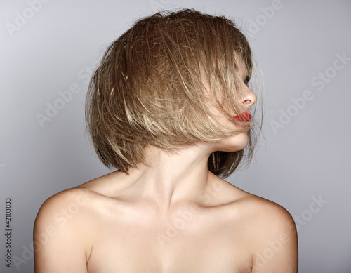 Photo: woman with blond bob woman with blond bob