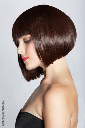 Photo: woman with brunette bob woman with brunette bob