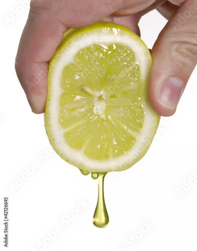 Foto: Exprimiendo un limón,gota de limón. Exprimiendo un limón,gota de limón.