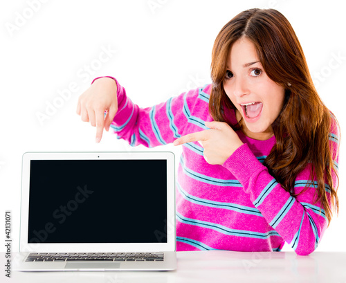 Foto: Excited woman with a computer Excited woman with a computer