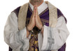Missbrauch in Kirche. Pfarrer mit Handschellen