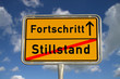 Foto: Deutsches Ortsschild Stillstand Fortschritt Deutsches Ortsschild Stillstand Fortschritt