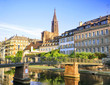 Quais de Strasbourg, cathédrale en arrière plan