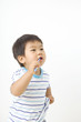 歯磨きする子供