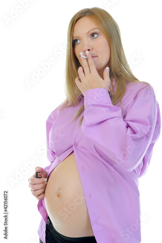 Foto: pregnant woman with cigarette pregnant woman with cigarette