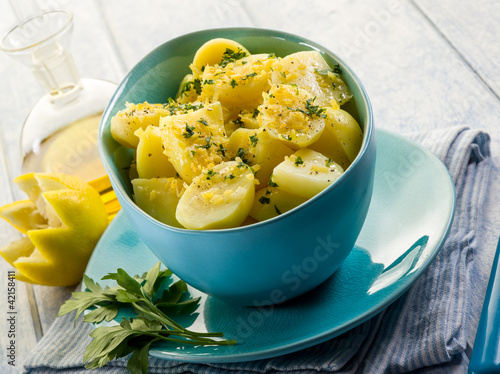 Foto: potatoes salad with parsley and pepper potatoes salad with parsley and pepper