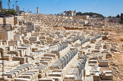 Foto: The Jewish cemetery on the Mount of Olives in Jerusalem The Jewish cemetery on the Mount of Olives in Jerusalem