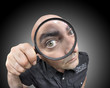 Foto: Vigilando con lupa. Vigilando con lupa.