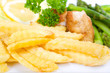 Hähnchenbrust mit grünem Spargel an Pommes