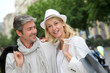 Foto: Happy couple doing shopping in town Happy couple doing shopping in town