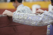 Detalle de la manga de un traje de luces.