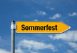 Pfeil mit blauem Himmel SOMMERFEST
