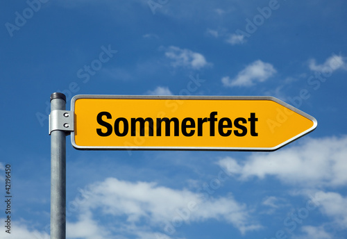 Illustrazione: Pfeil mit blauem Himmel SOMMERFEST Pfeil mit blauem Himmel SOMMERFEST