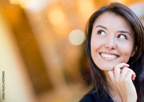 Foto: Thoughtful woman portrait Thoughtful woman portrait