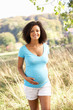 Foto: Pregnant woman outdoors in countryside Pregnant woman outdoors in countryside