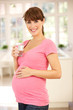 Foto: Pregnant woman drinking water Pregnant woman drinking water
