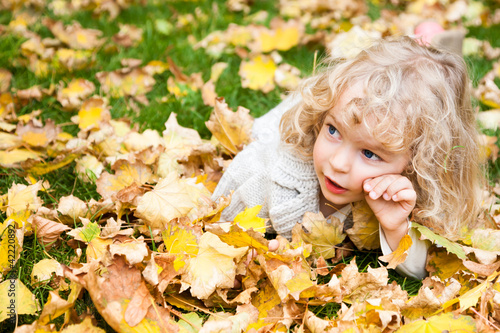 Foto: Portrait of child in autumn Portrait of child in autumn