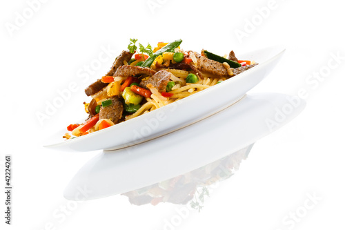 Foto: Pasta with meat and vegetables Pasta with meat and vegetables
