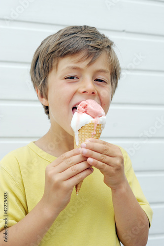 Foto: Bub mit Eis Bub mit Eis