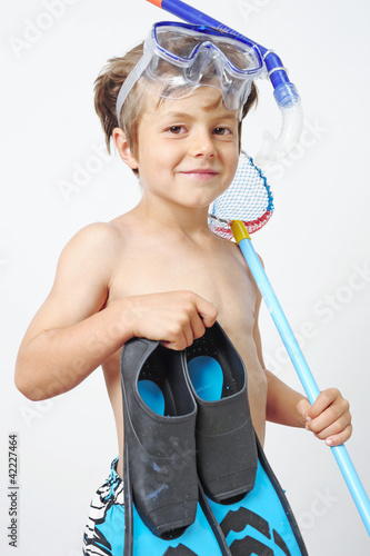 Foto: Junge geht schwimmen Junge geht schwimmen