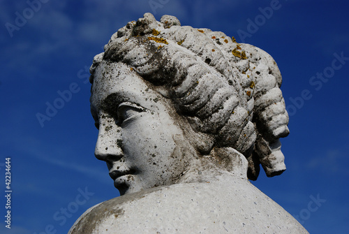 Photo: Female antique gardening sculpture Female antique gardening sculpture