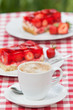 Tasse Kaffee mit Kuchen