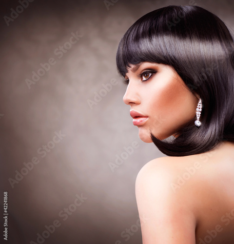 Photo: Beautiful Brunette Girl. Haircut. Hairstyle Beautiful Brunette Girl. Haircut. Hairstyle