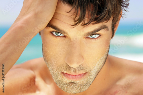 Foto: Close man Close man