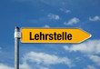 Pfeil mit blauem Himmel LEHRSTELLE