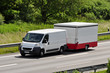 Transporter mit Anhänger