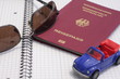Reisepass mit Auto