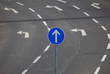 Foto: Straßenmarkierung,Straßenschild Straßenmarkierung,Straßenschild