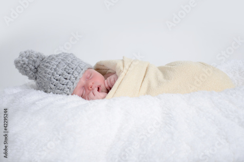 Photo: Baby mit Bommelmütze Baby mit Bommelmütze