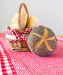 Mohnbrötchen und Sesambrötchen