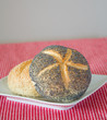Mohnbrötchen und Sesambrötchen