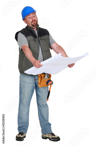 Foto: Foreman going over plans Foreman going over plans