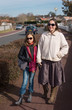 Photo: mère et fille dans la rue mère et fille dans la rue