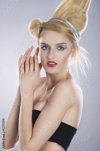 Foto: Portrait of a cute blonde Portrait of a cute blonde