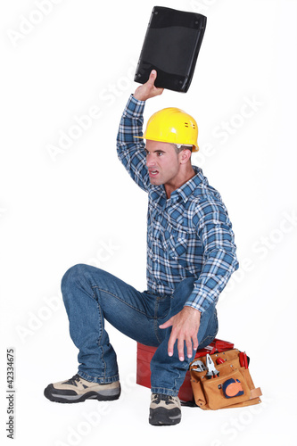 Foto: Building inspector angry at broken laptop Building inspector angry at broken laptop