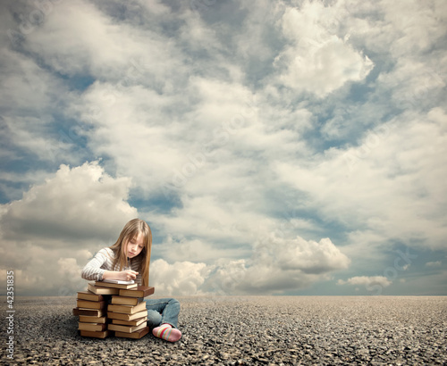 Foto: Girl in the desert - Bambina nel deserto Girl in the desert - Bambina nel deserto
