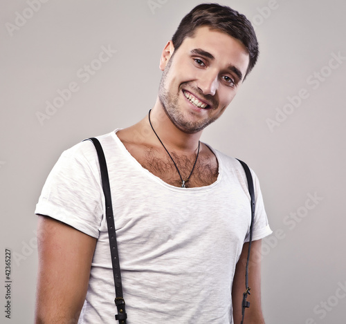 Foto: Elegant young handsome man. Elegant young handsome man.