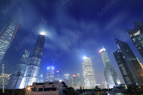 Photo: Look up modern office buildings in Shanghai Lujiazui Look up modern office buildings in Shanghai Lujiazui