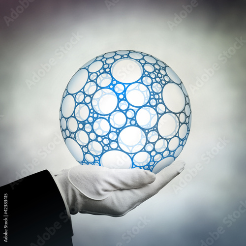 Foto: holding globe holding globe