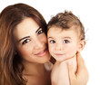 Foto: Cute baby boy smiling with mother Cute baby boy smiling with mother
