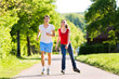 Junges Paar beim Sport im Freien
