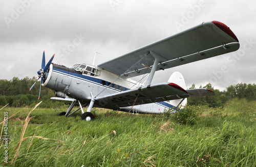 Foto: Biplane on the airfield side view Biplane on the airfield side view
