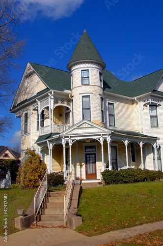 Photo: Elegant Victorian Elegant Victorian