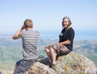 Foto: couple on top of a mountain couple on top of a mountain