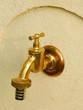 Goldener Wasserhahn