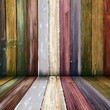 Holzraum bunt
